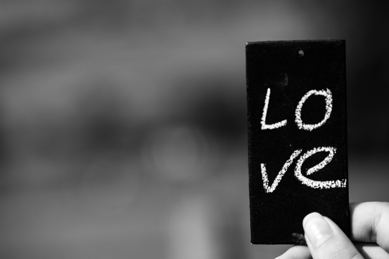 最新傷感喊麥,情感宣泄的旋律與詞句觸動人心