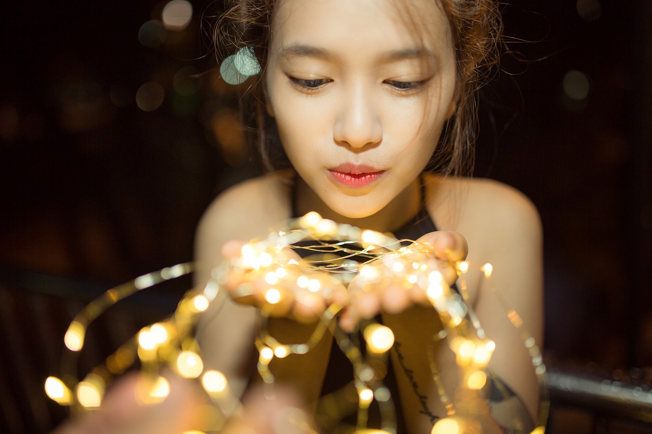 溫碧泉最新代言人亮相,明星引領品牌新風尚